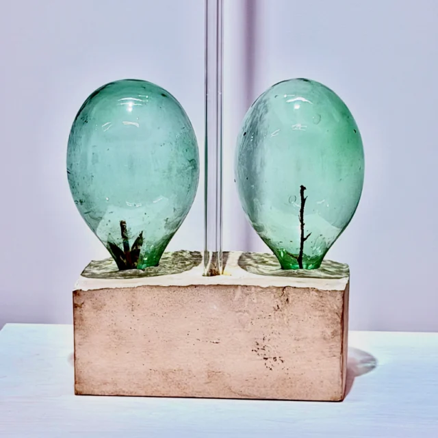 Robert Rauschenberg - Sculpture - Gagosian…

#samsunshine
#cinema 
#fashion 
#music 
#art 

Robert Rauschenberg - Sculpture - Gagosian - Glass bottles, twig, and arrow fletching in plaster with glass tube 
© Photograph by Sam Sunshine 2026
-